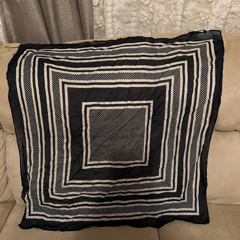 Brand new Banana Republic navy blue and white scarf